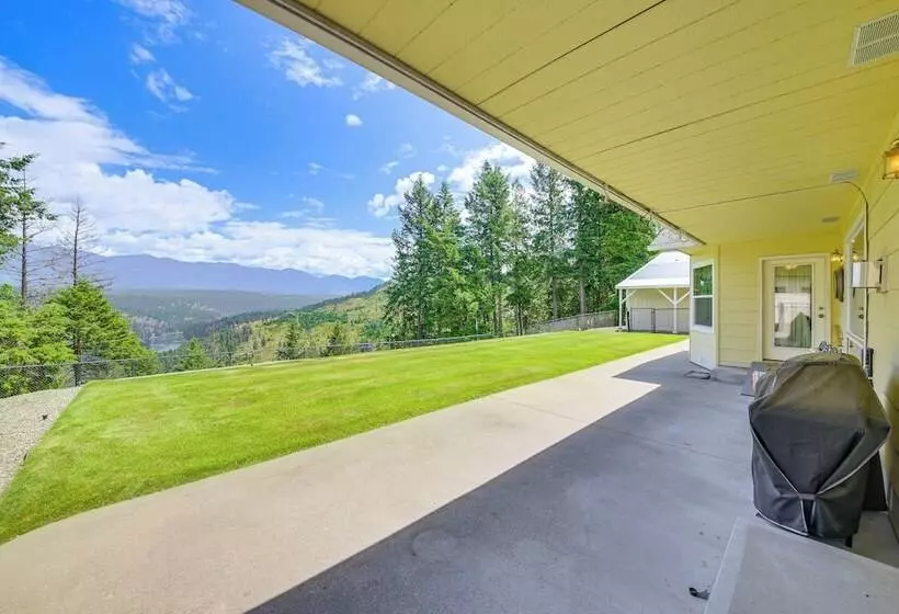 Moyie Springs Home W/ Views, Near Kootenay River!