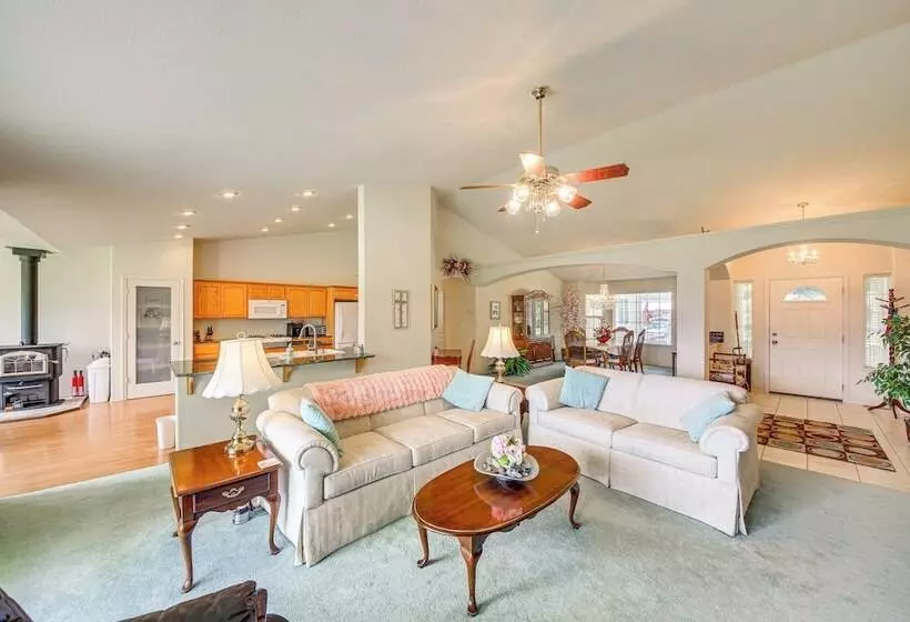 Moyie Springs Home W/ Views, Near Kootenay River!