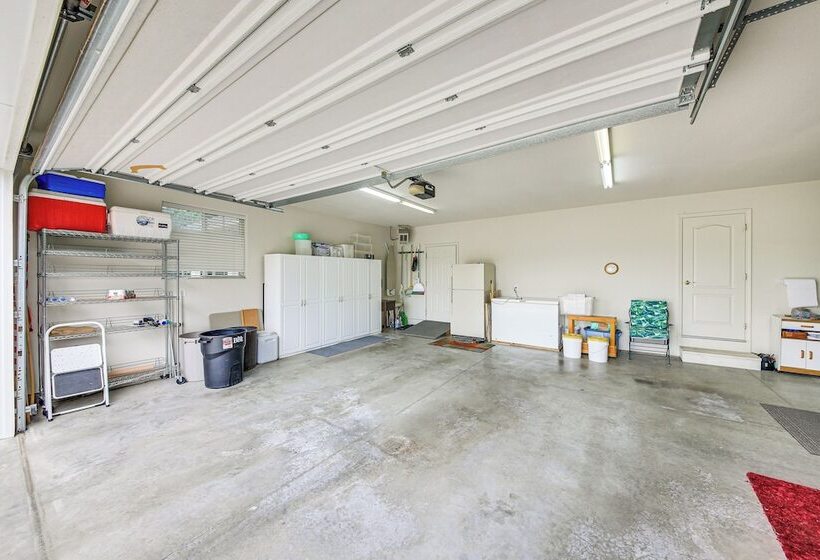 Moyie Springs Home W/ Views, Near Kootenay River!