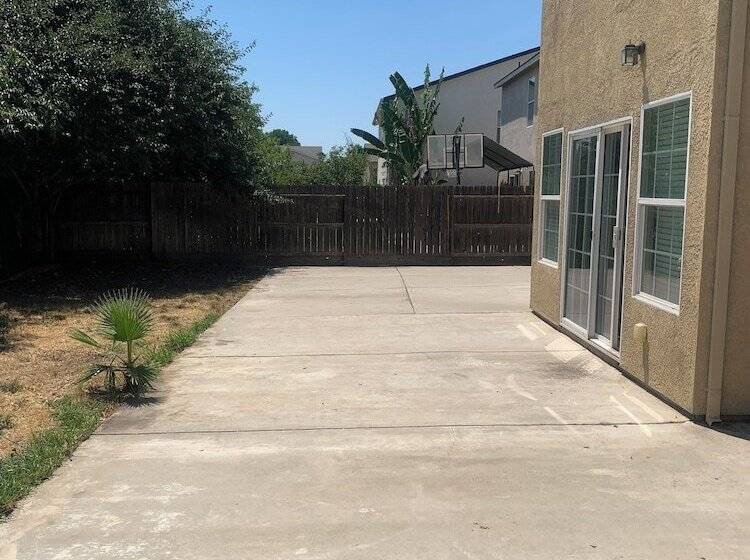 بنسيون Peaceful And Clean In Merced California