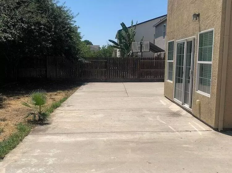 پانسیون Peaceful And Clean In Merced California