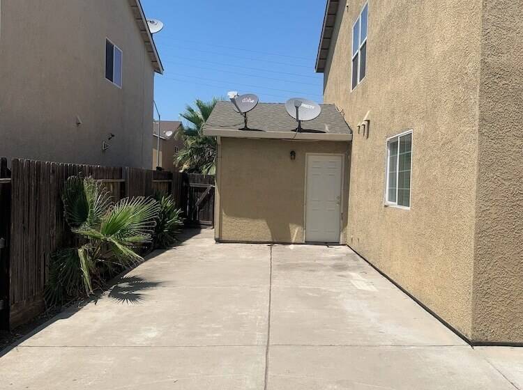 بنسيون Peaceful And Clean In Merced California