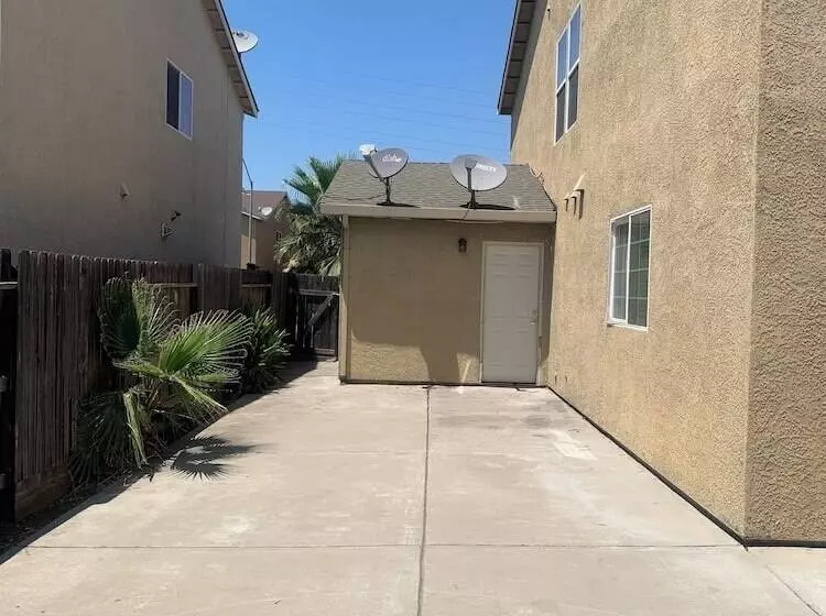 پانسیون Peaceful And Clean In Merced California