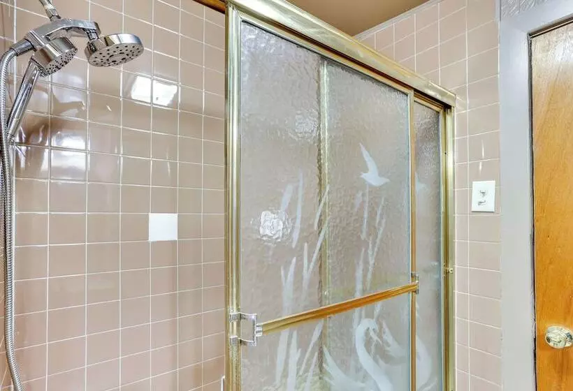 Pet Friendly Mt Carmel Home: Playroom, Fenced Yard