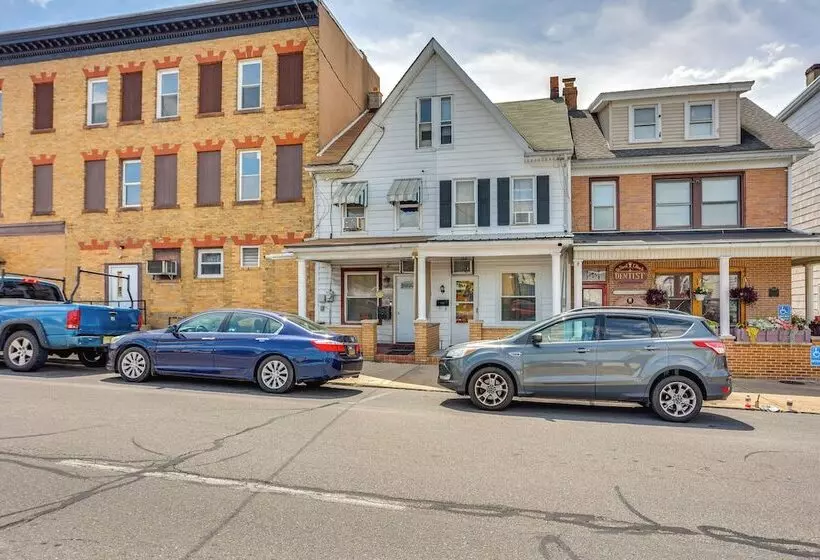 Pet Friendly Mt Carmel Home: Playroom, Fenced Yard