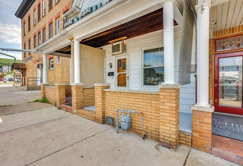 Pet Friendly Mt Carmel Home: Playroom, Fenced Yard