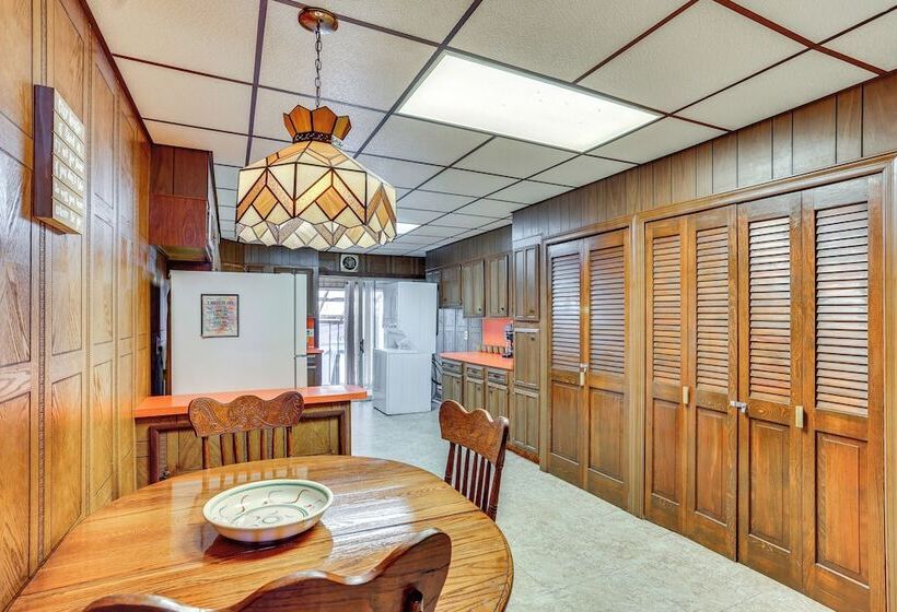 Pet Friendly Mt Carmel Home: Playroom, Fenced Yard