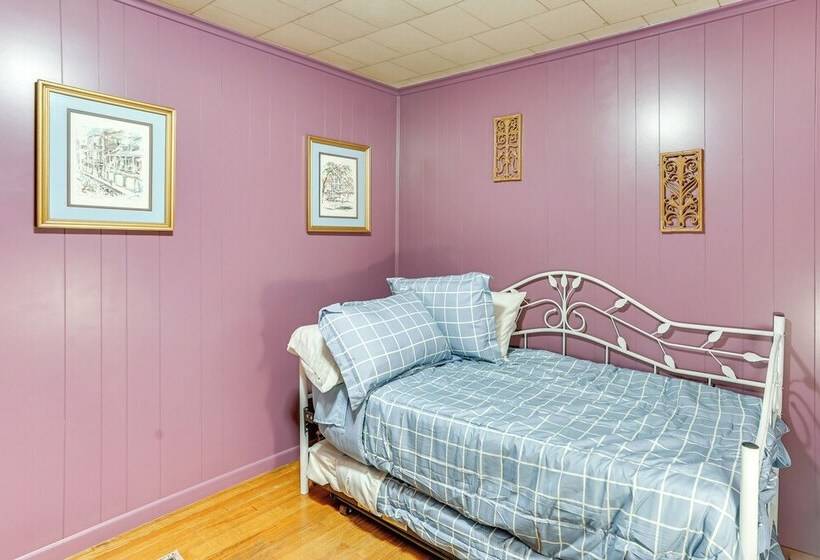 Pet Friendly Mt Carmel Home: Playroom, Fenced Yard