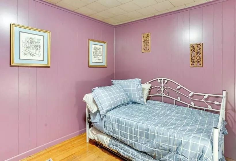 Pet Friendly Mt Carmel Home: Playroom, Fenced Yard