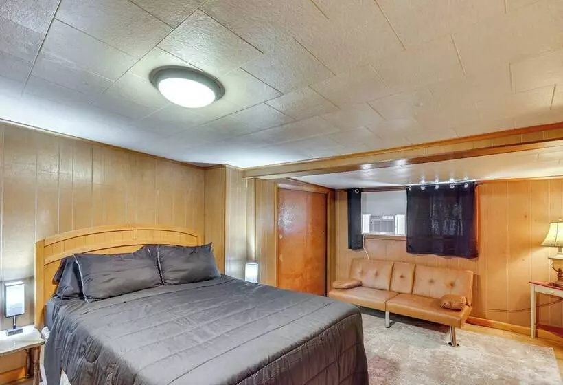 Pet Friendly Mt Carmel Home: Playroom, Fenced Yard