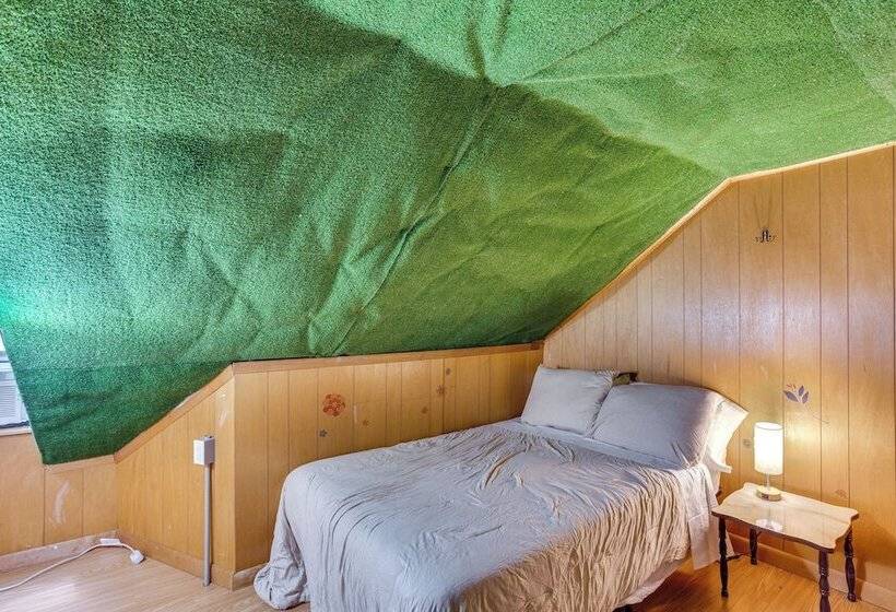 Pet Friendly Mt Carmel Home: Playroom, Fenced Yard