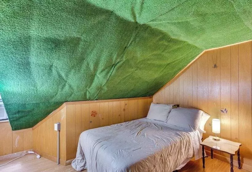 Pet Friendly Mt Carmel Home: Playroom, Fenced Yard