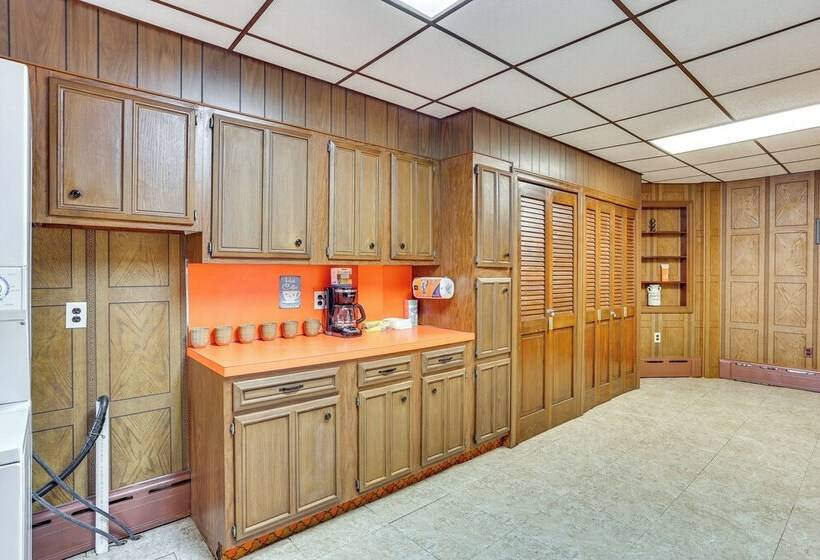 Pet Friendly Mt Carmel Home: Playroom, Fenced Yard