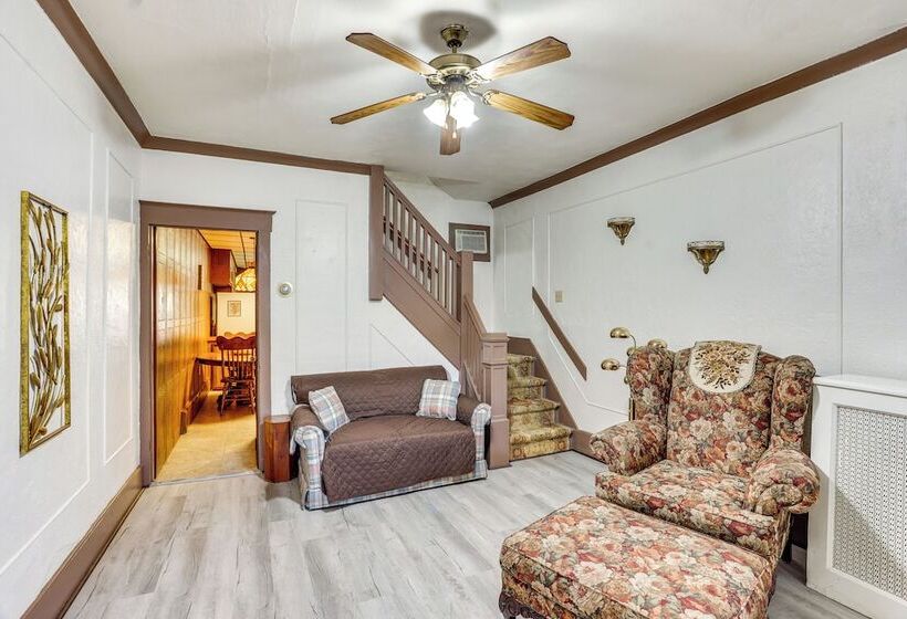 Pet Friendly Mt Carmel Home: Playroom, Fenced Yard