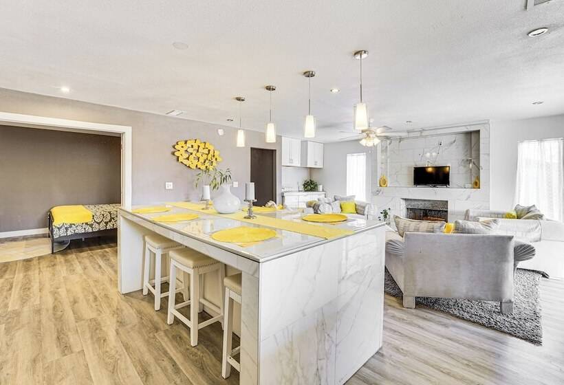 Phoenix Home W/ Patio & Mtn Views!