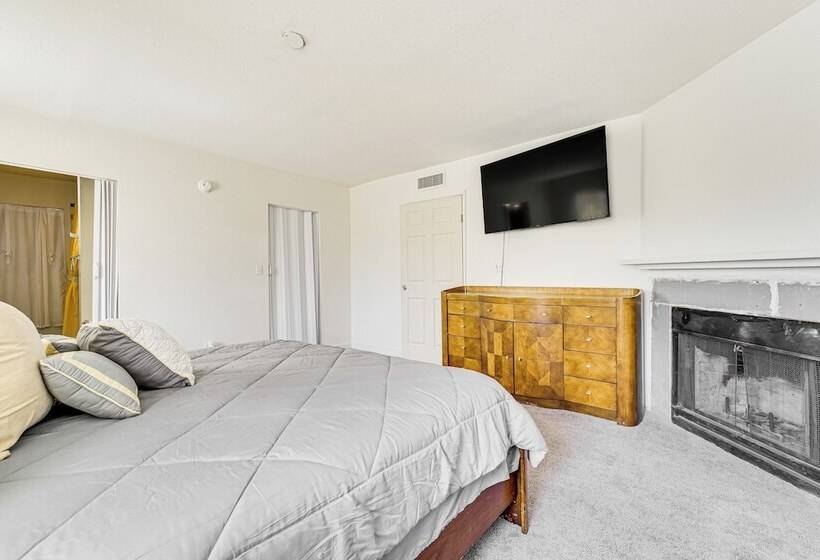 Phoenix Home W/ Patio & Mtn Views!