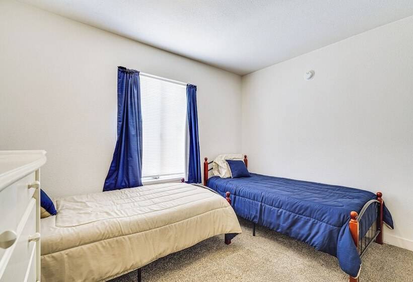 Phoenix Home W/ Patio & Mtn Views!