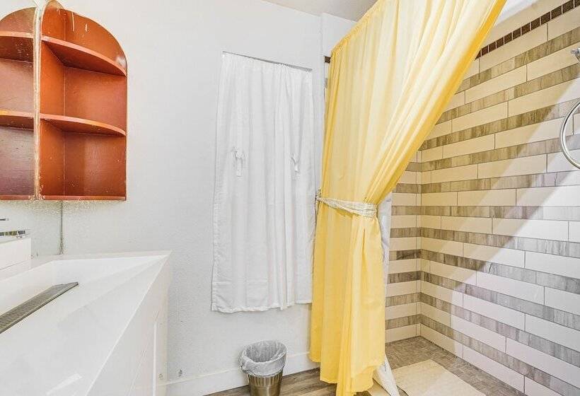 Phoenix Home W/ Patio & Mtn Views!