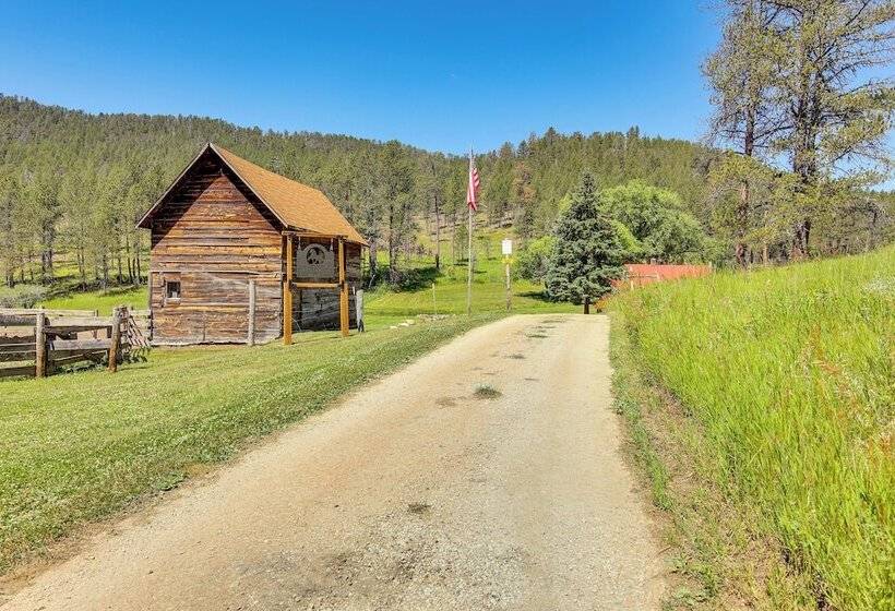 Remote Custer Cabin W/ Fire Pit & Near State Park!