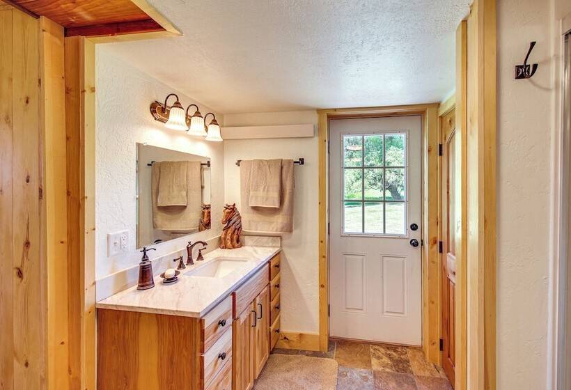 Remote Custer Cabin W/ Fire Pit & Near State Park!