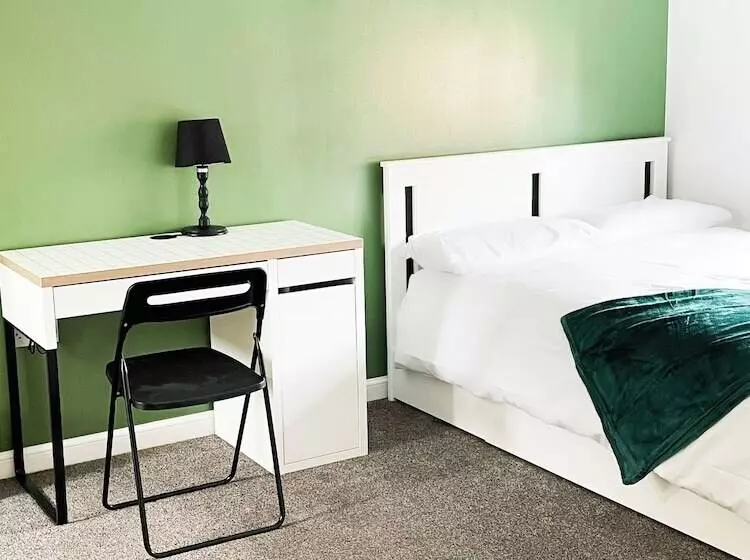 Residenssi Essex Spacious House