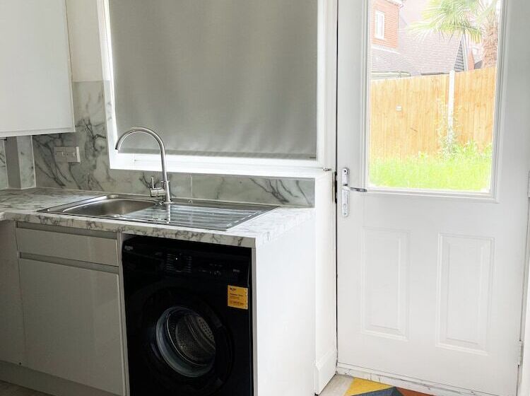 住所 Essex Spacious House