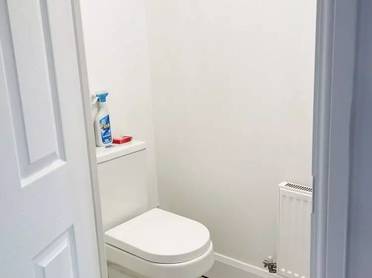 Residenssi Essex Spacious House