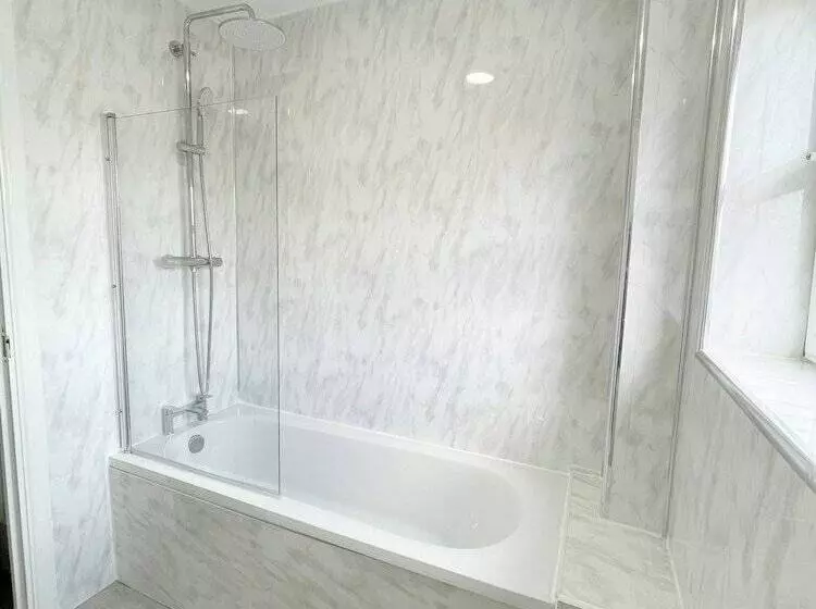 Residenssi Essex Spacious House