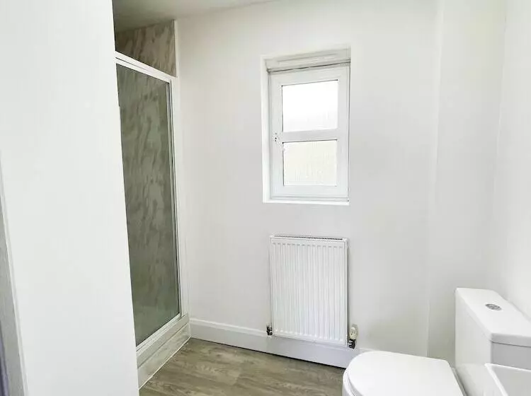 Residenssi Essex Spacious House