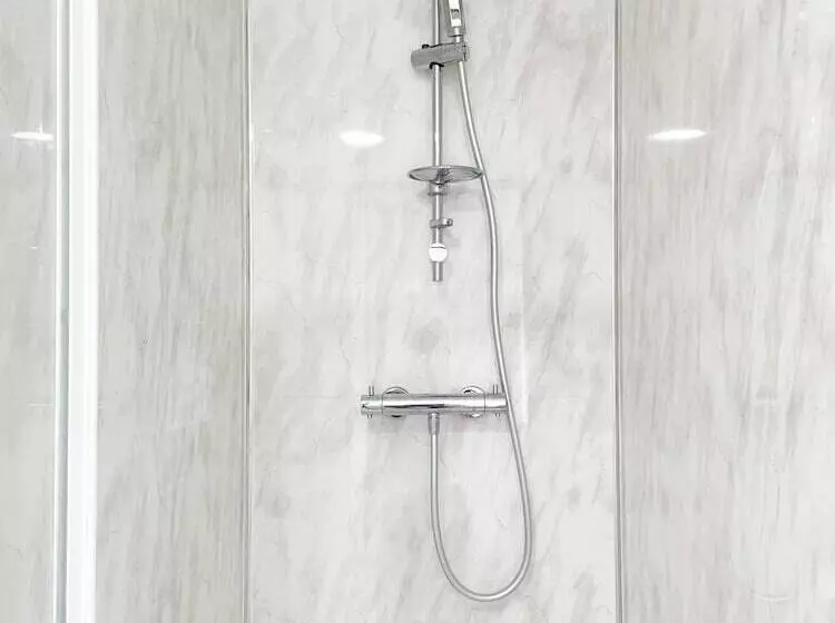 Residenssi Essex Spacious House