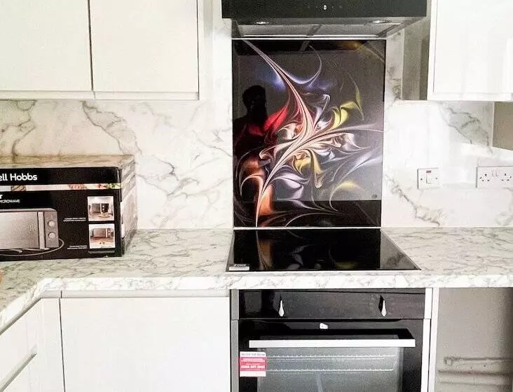 Residenssi Essex Spacious House