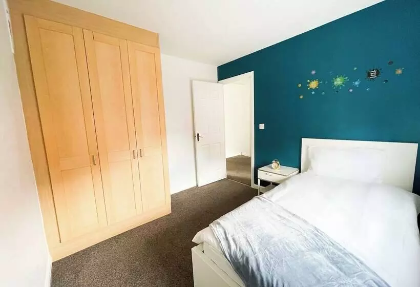 Residenssi Essex Spacious House