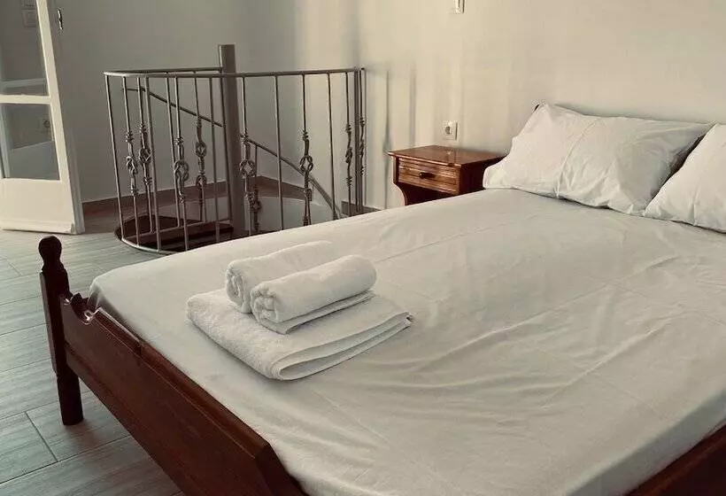 اقامتگاه Family House For 5 By Tinosstay