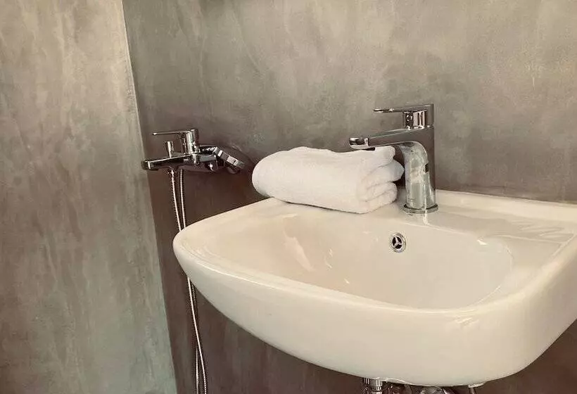 اقامتگاه Family House For 5 By Tinosstay