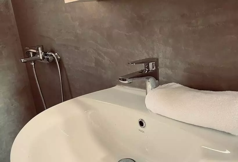 اقامتگاه Family House For 5 By Tinosstay