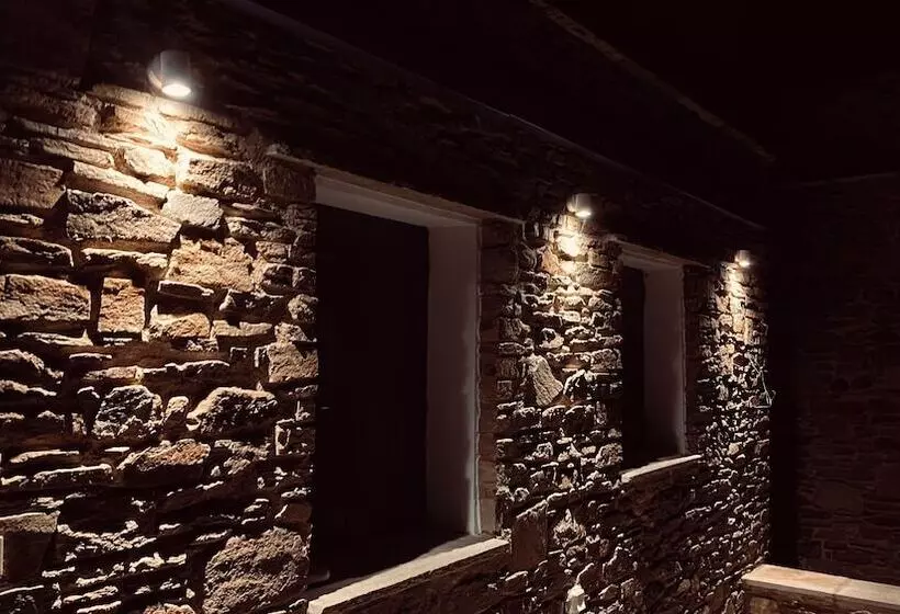 اقامتگاه Family House For 5 By Tinosstay