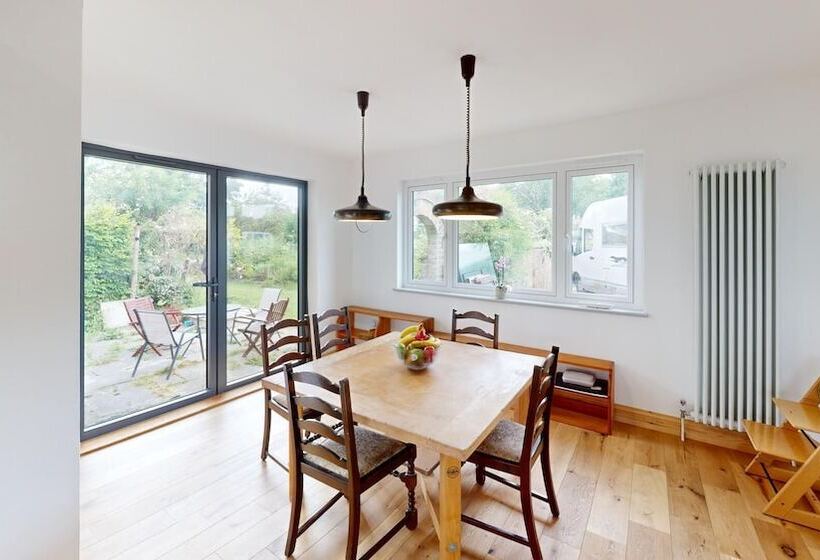 Резиденция Large Family Home 23 Min To Beach And New Forest