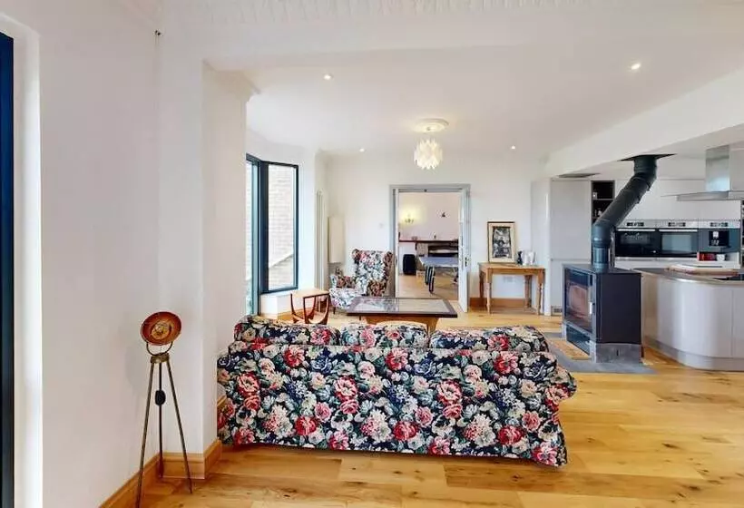 Residenssi Large Family Home 23 Min To Beach And New Forest