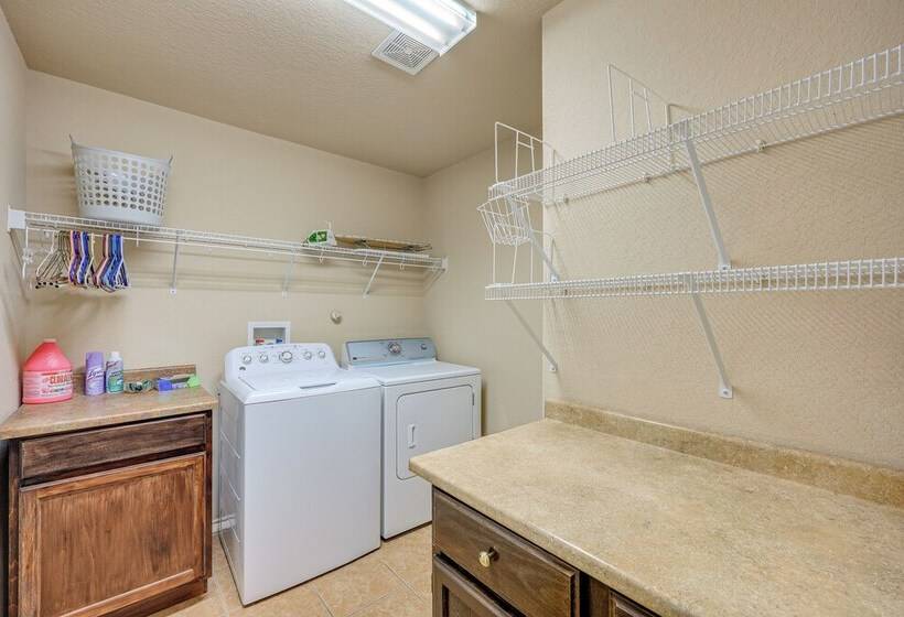 San Antonio Home   Outdoor Oasis & Greenbelt Views