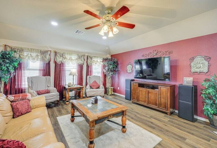 San Antonio Home   Outdoor Oasis & Greenbelt Views