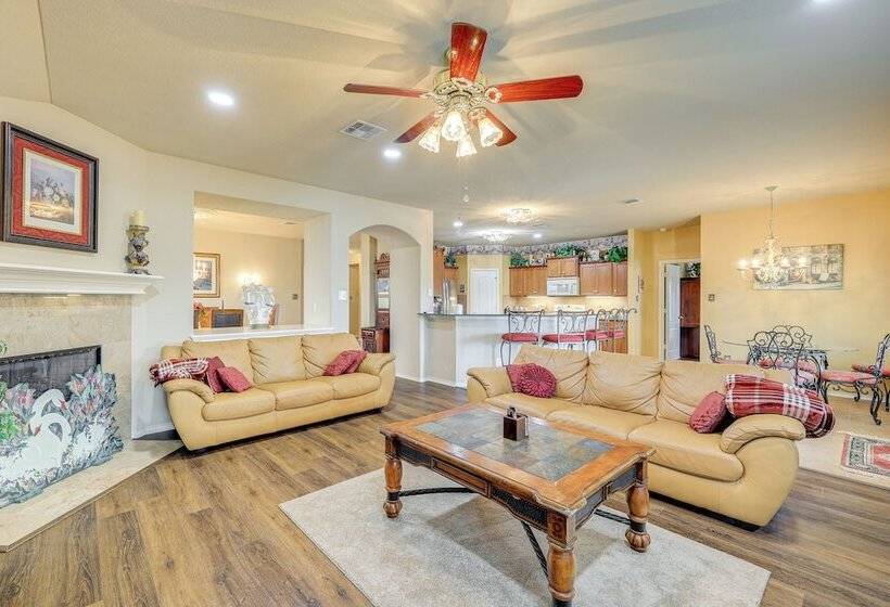 San Antonio Home   Outdoor Oasis & Greenbelt Views