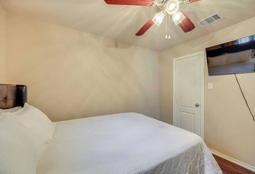 San Antonio Home   Outdoor Oasis & Greenbelt Views