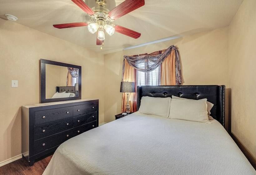 San Antonio Home   Outdoor Oasis & Greenbelt Views