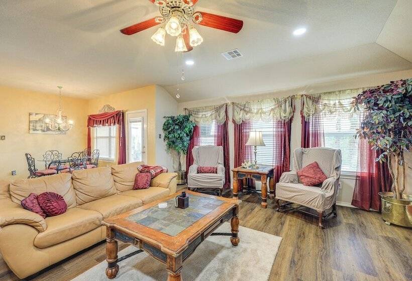 San Antonio Home   Outdoor Oasis & Greenbelt Views