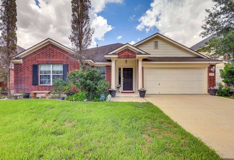 San Antonio Home   Outdoor Oasis & Greenbelt Views