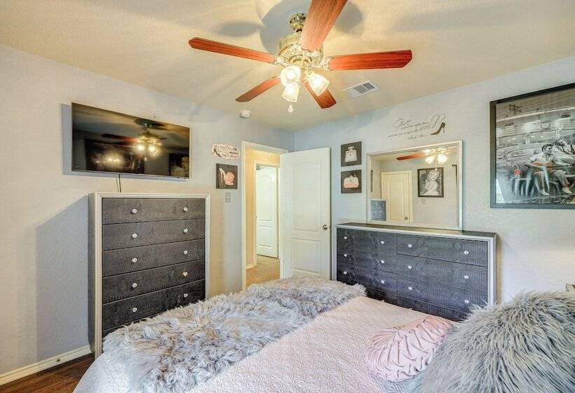 San Antonio Home   Outdoor Oasis & Greenbelt Views