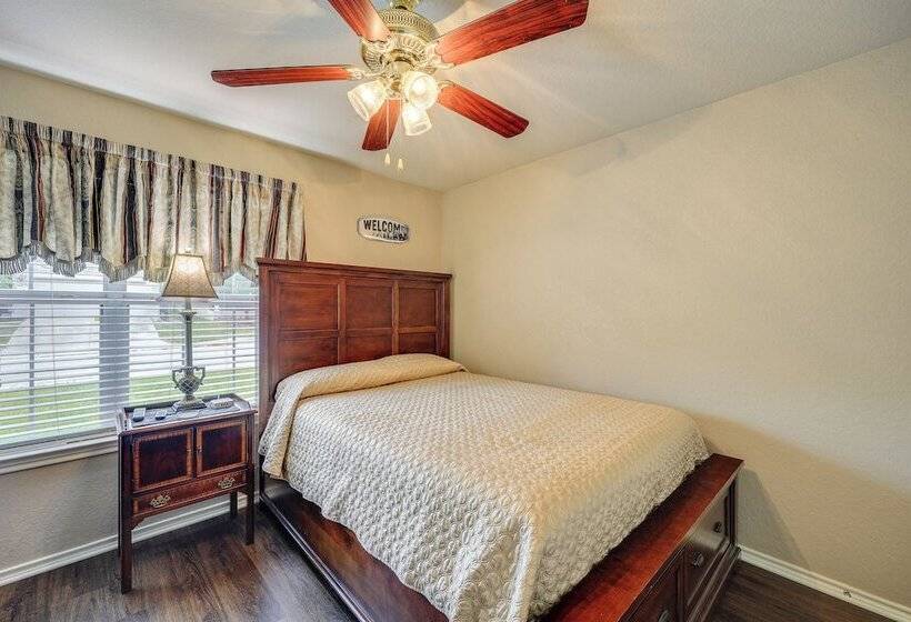 San Antonio Home   Outdoor Oasis & Greenbelt Views