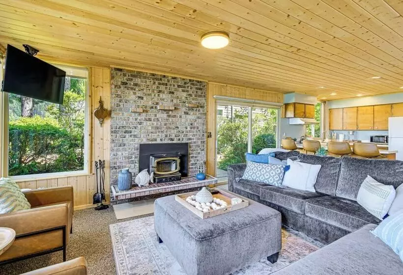 Scenic Hood Canal Home W/ Private Beach & Hot Tub!