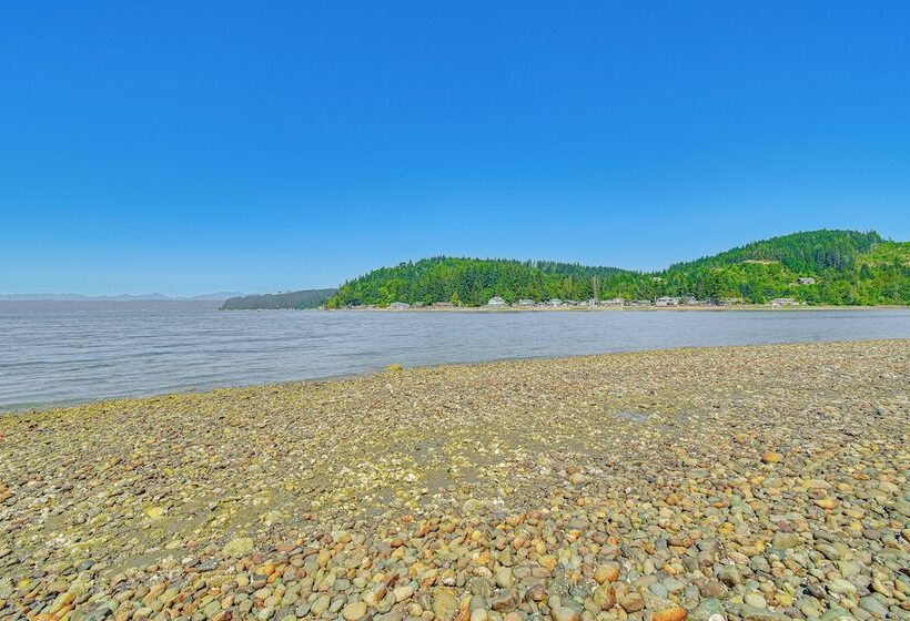 Scenic Hood Canal Home W/ Private Beach & Hot Tub!