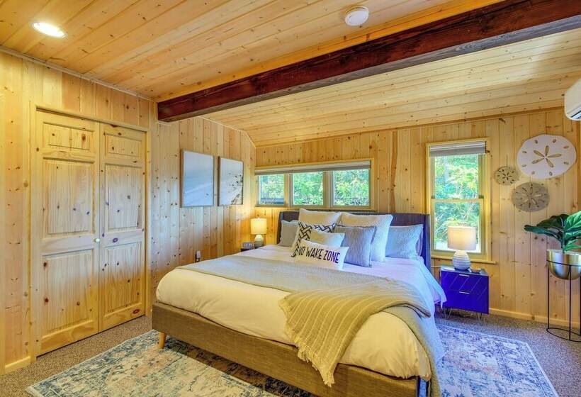 Scenic Hood Canal Home W/ Private Beach & Hot Tub!